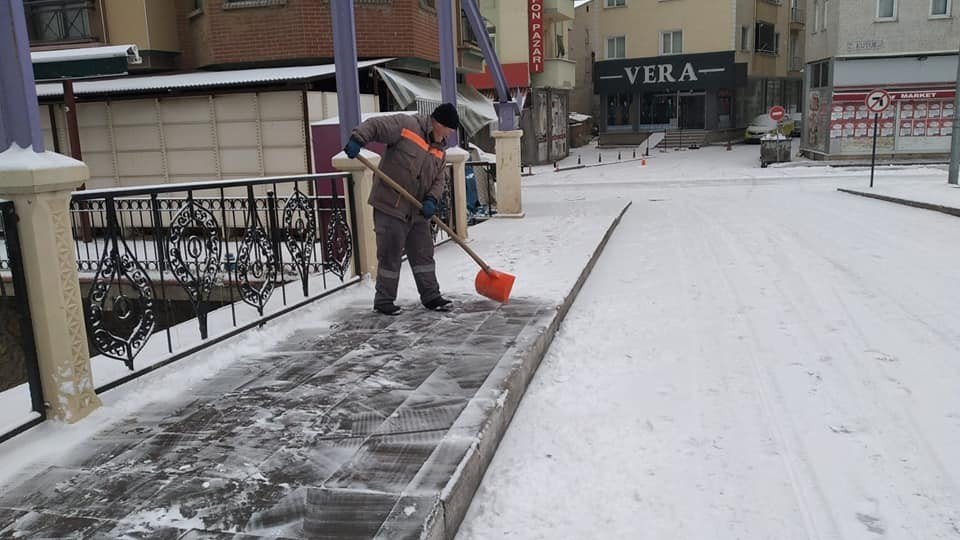 Bayburt’ta karla mücadele çalışması