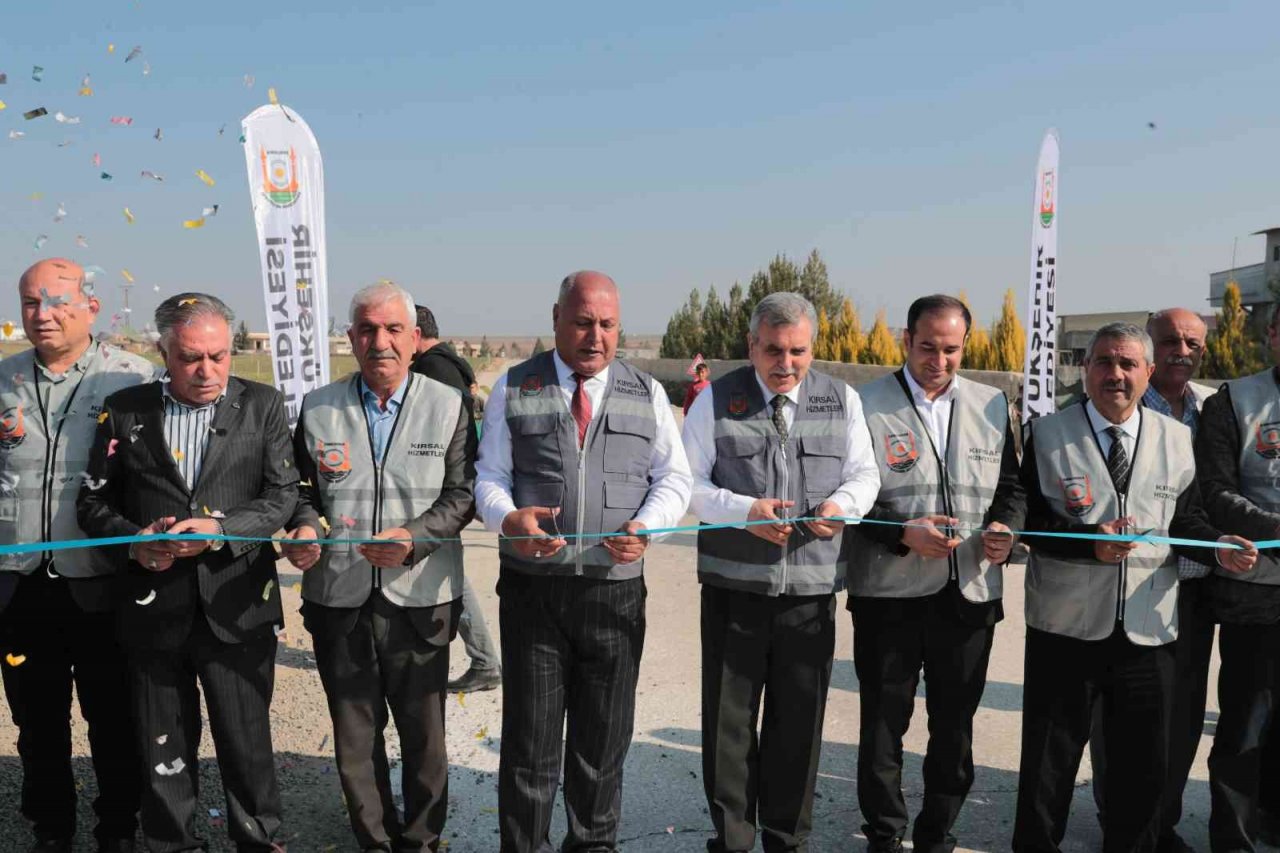 Beton yol hizmete açıldı