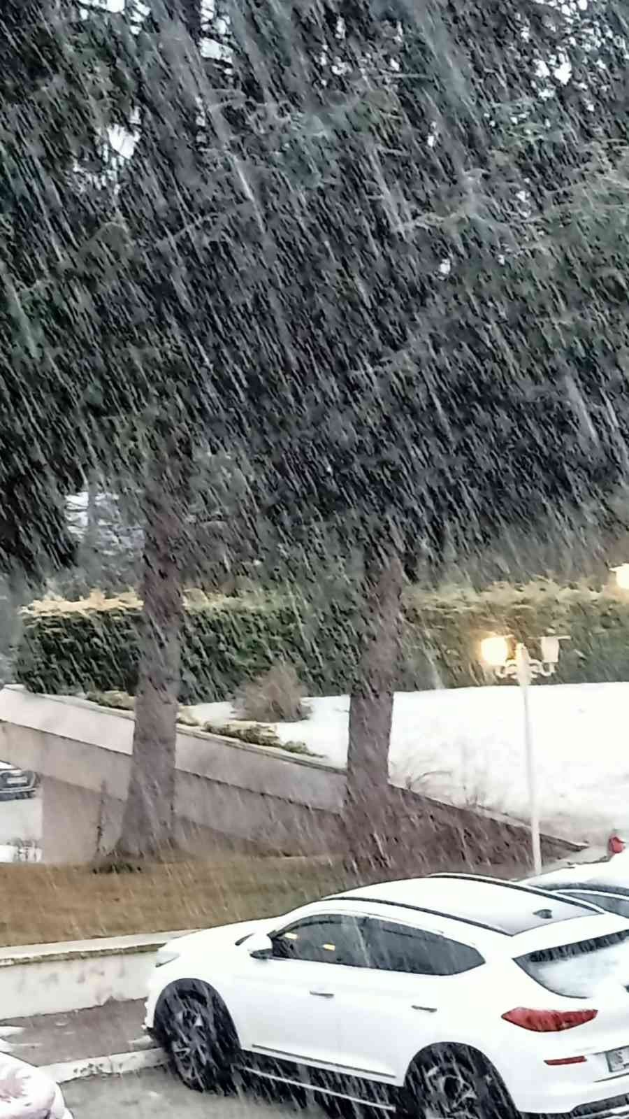 Abant’ta kar yağışı başladı