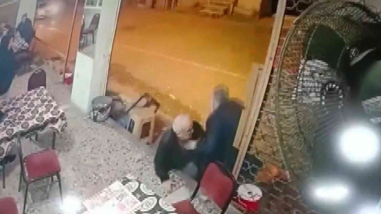 Bursa’da yürekleri ağza getiren anlar..Minibüsün altında kalmaktan kıl payı kurtuldular