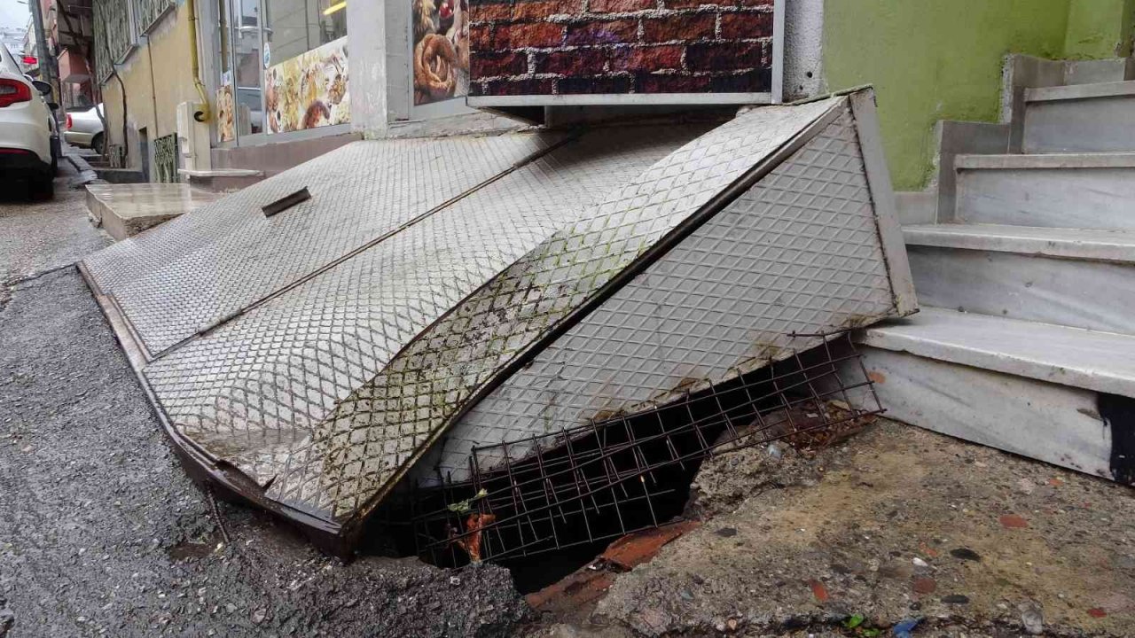 Bursa’da yürekleri ağza getiren anlar..Minibüsün altında kalmaktan kıl payı kurtuldular