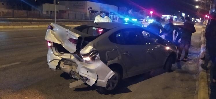 İki otomobil çarpıştı: 1 yaralı