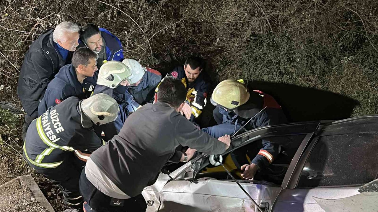 Taksi dehşet saçtı: İki otomobilin köprüden uçtuğu kazada 2’si ağır 5 kişi yaralandı