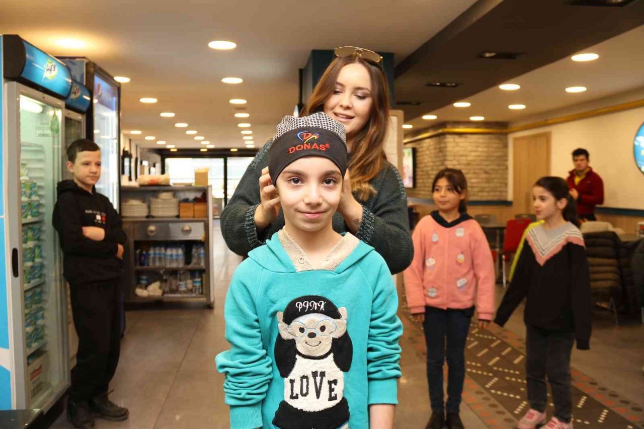 Minik şefler bone ve önlüklerini giyip dürümlerini kendileri hazırladı