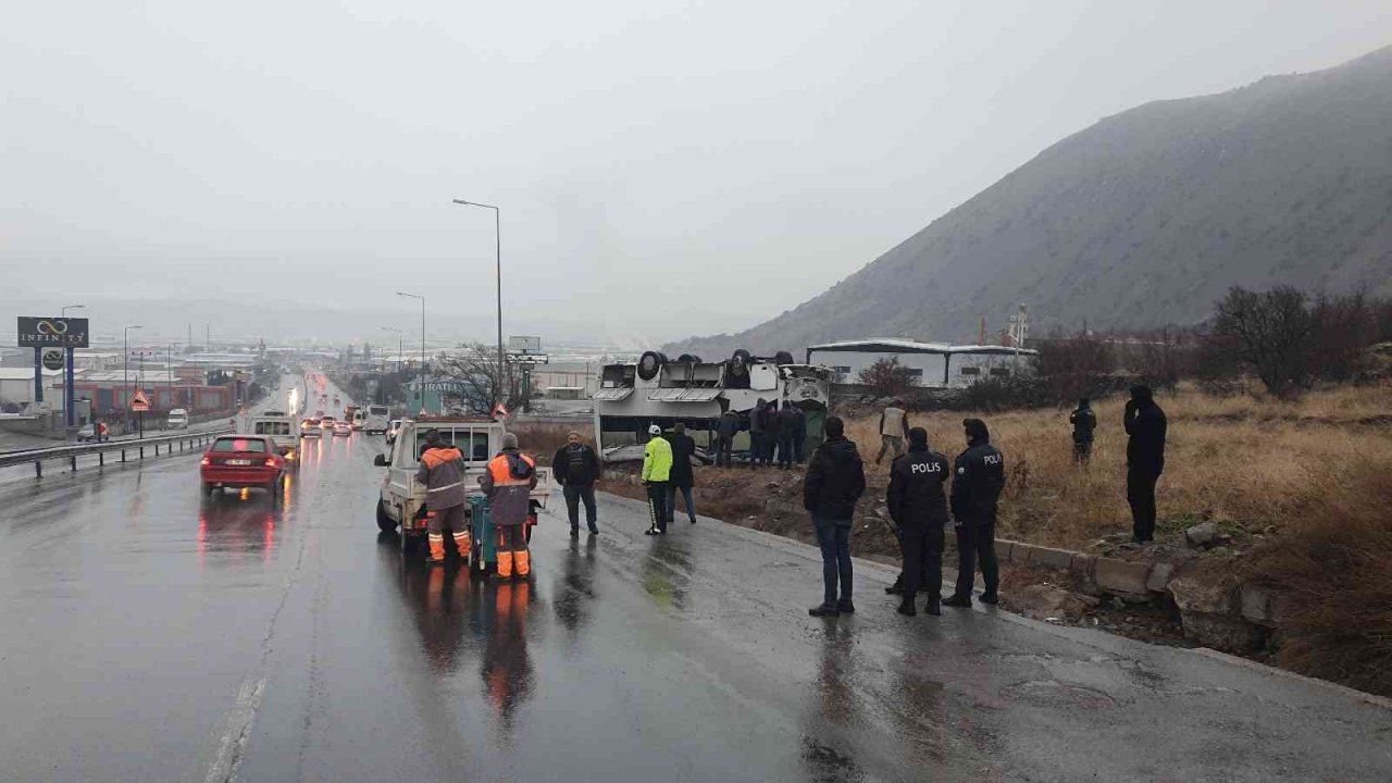Kayseri’de yoldan çıkan işçi servisi takla attı: Çok sayıda yaralı var