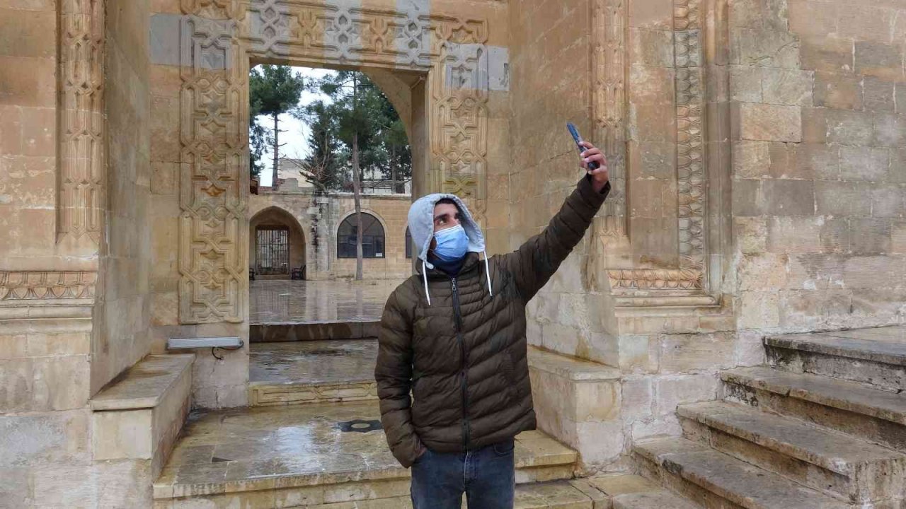 Mardin’de yılın ilk karı lapa lapa yağdı