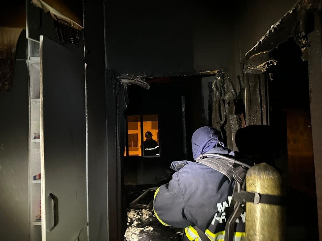 Nusaybin’de çıkan yangın evi kullanılamaz hale getirdi