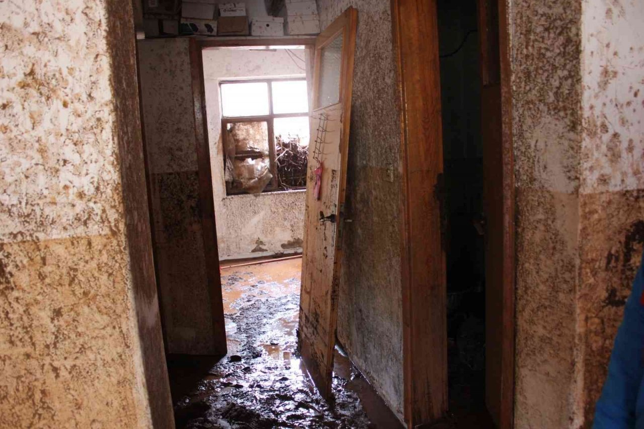 Marmaris’te selin yaraları sarılmaya başlandı