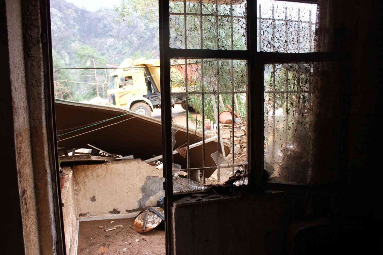 Marmaris’te selin yaraları sarılmaya başlandı