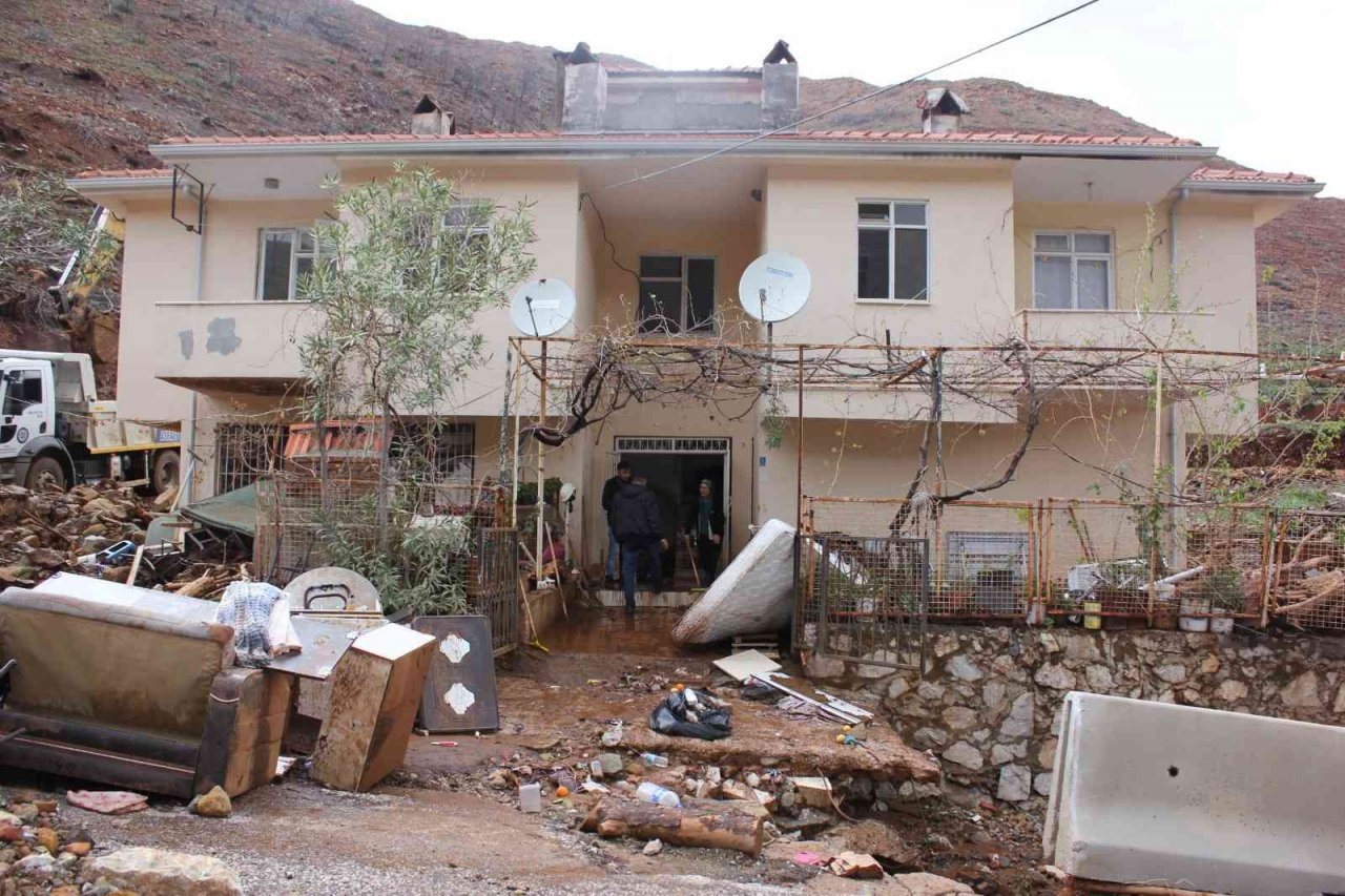 Marmaris’te selin yaraları sarılmaya başlandı