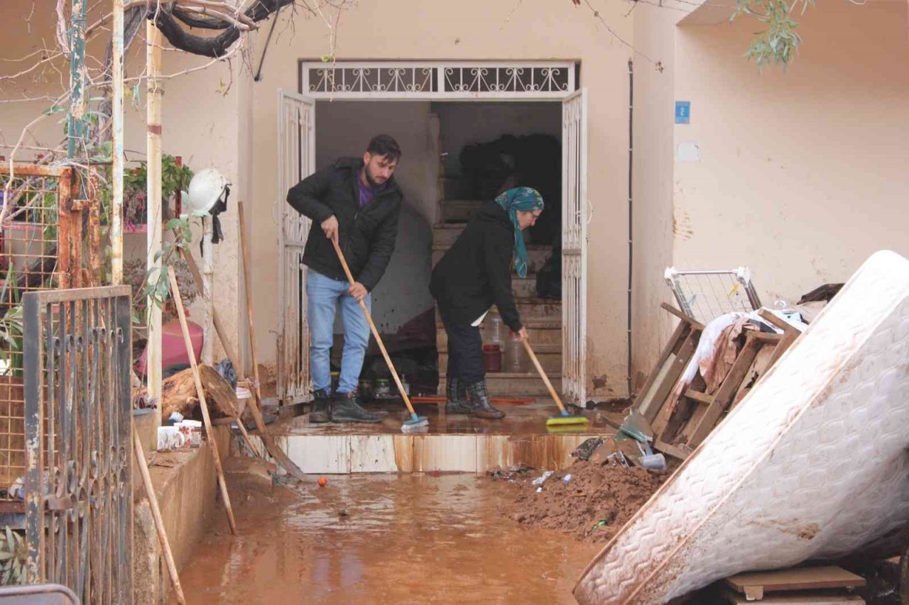 Marmaris’te selin yaraları sarılmaya başlandı