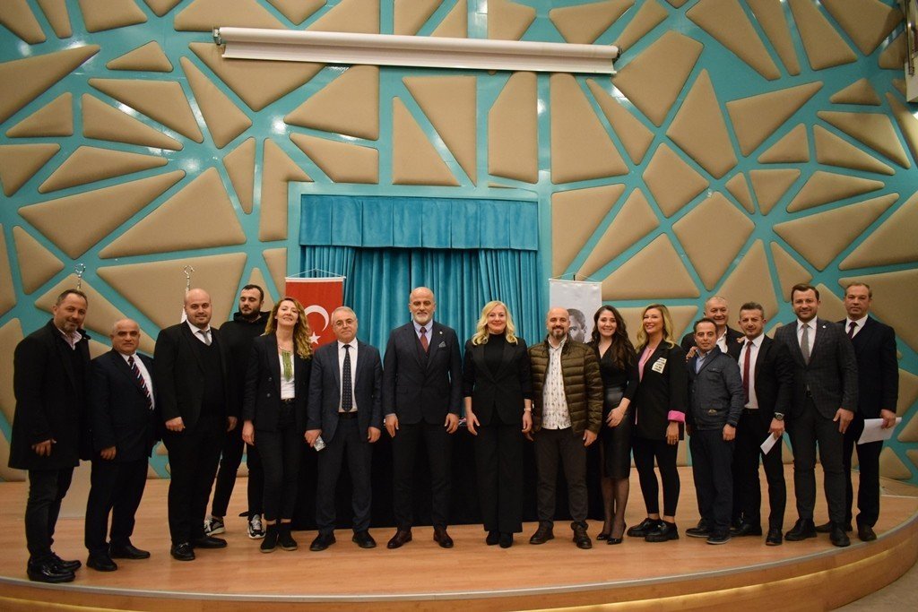 Nilüfer Belediyespor’da Tamer işler’e güven oyu