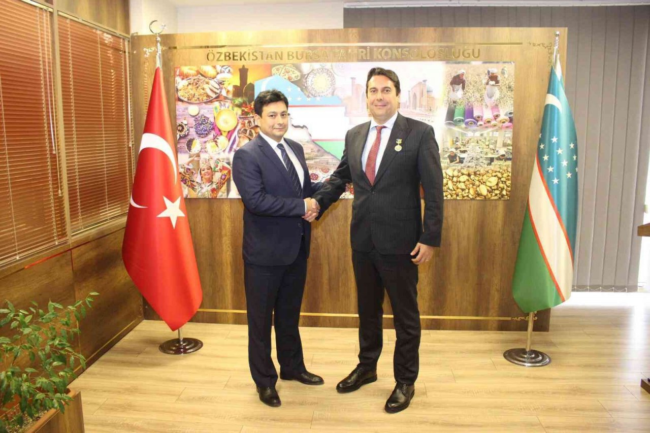 Cem Kürşad Hasanoğlu’na ‘Halklar Dostluğu Nişanı’