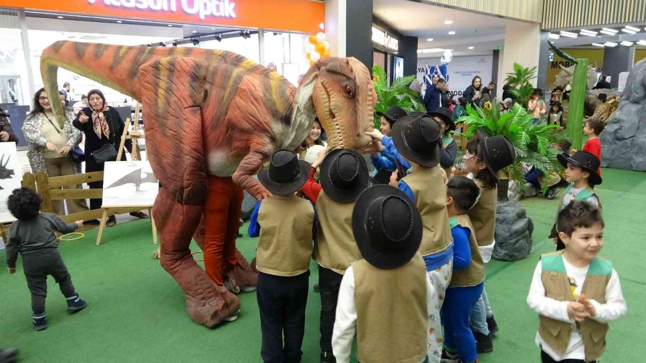 KUMSMALL’da çocuklar doyasıya eğlendi, büyükler alışveriş yaptı