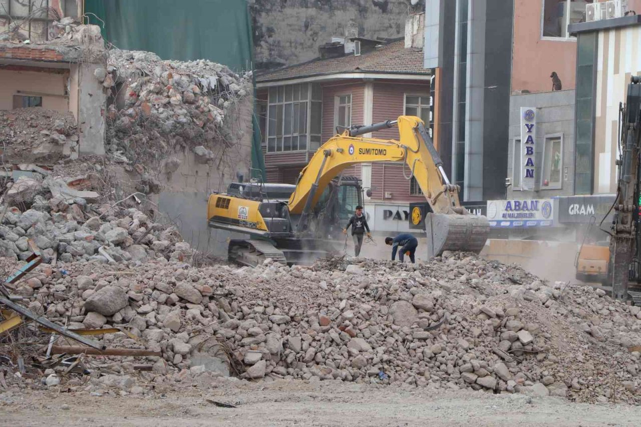 Anakent İş Merkezi tarih oldu: Yerine otopark ve meydan yapılacak