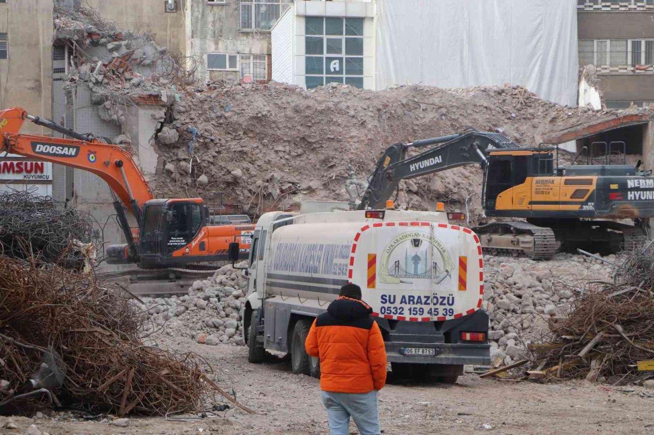 Anakent İş Merkezi tarih oldu: Yerine otopark ve meydan yapılacak