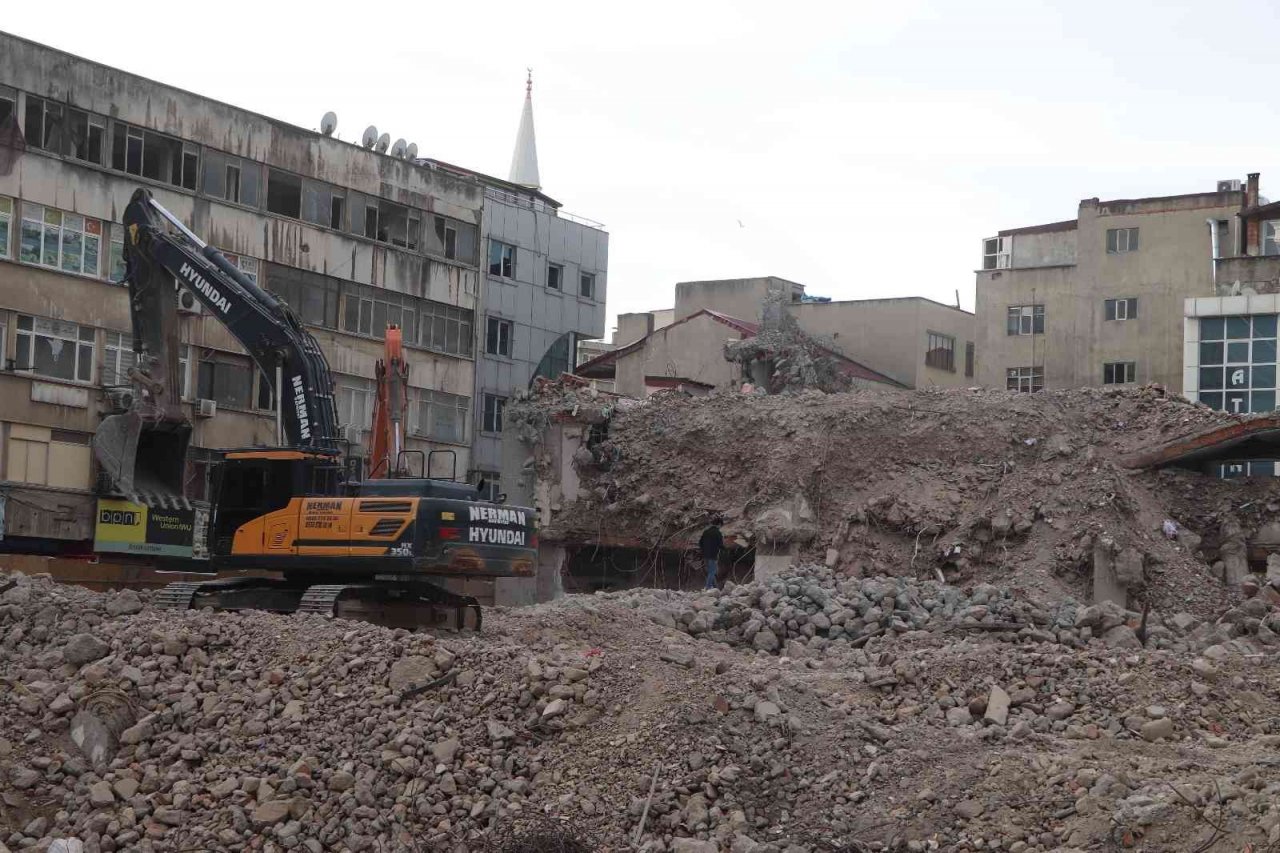 Anakent İş Merkezi tarih oldu: Yerine otopark ve meydan yapılacak