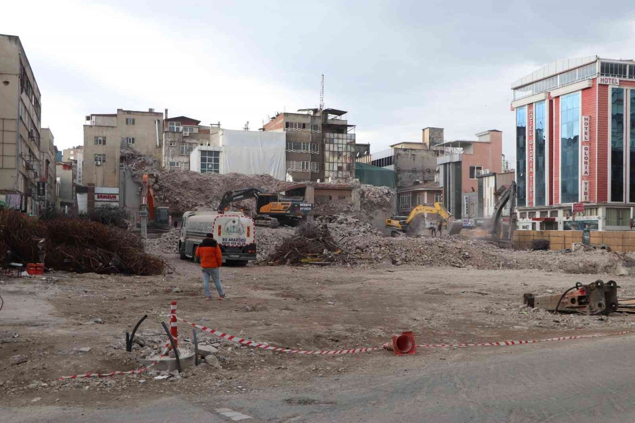 Anakent İş Merkezi tarih oldu: Yerine otopark ve meydan yapılacak