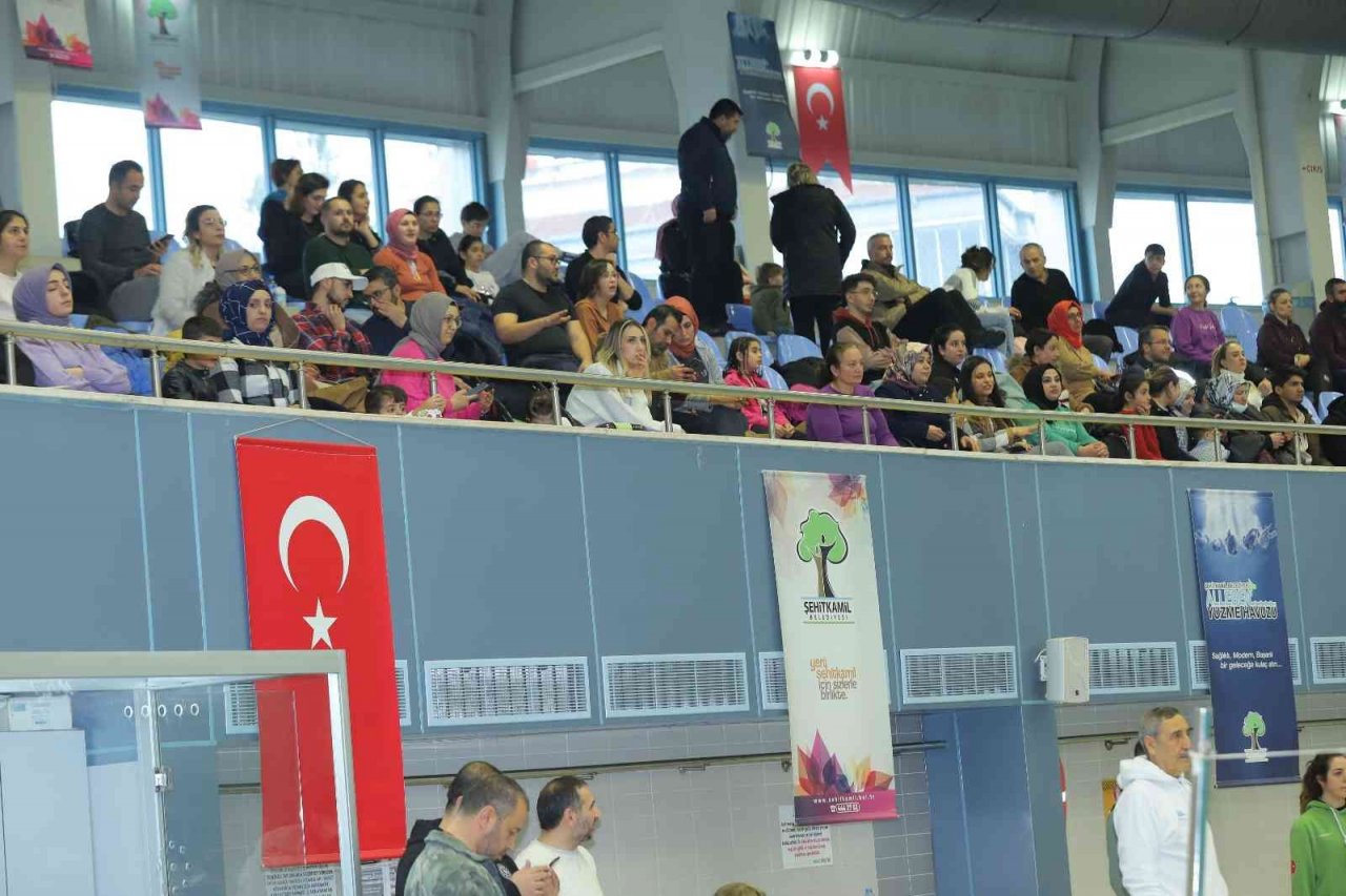 Geleneksel Ata yüzme şenlikleri coşkuyla başladı