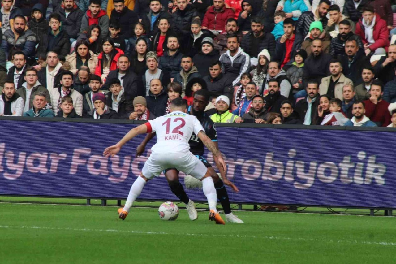 Spor Toto Süper Lig: A. Hatayspor: 0 - Trabzonspor: 1 (İlk yarı)