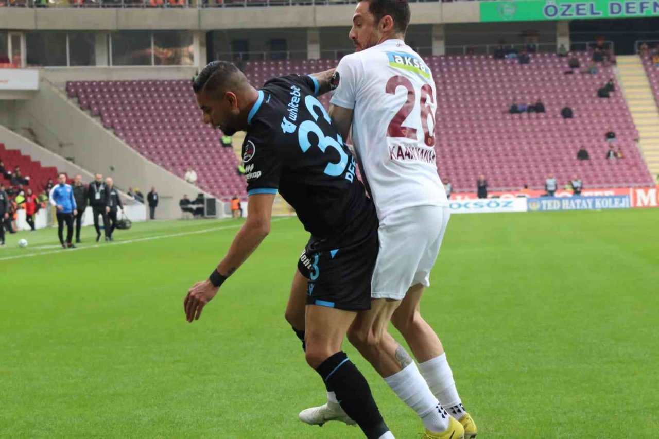 Spor Toto Süper Lig: A. Hatayspor: 0 - Trabzonspor: 1 (İlk yarı)