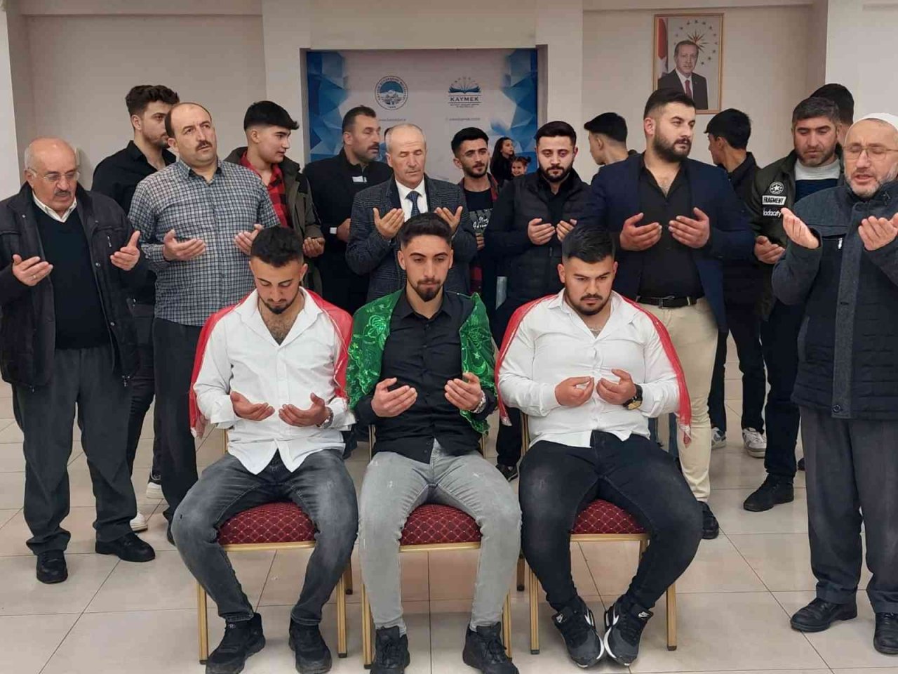 Tomarzalı gençler kına yakılarak askere gönderildi