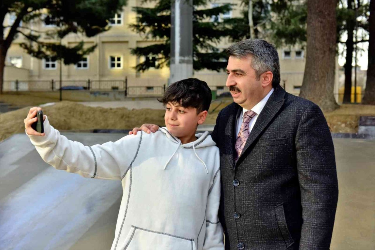 Başkan Yılmaz’dan gençlere skate park