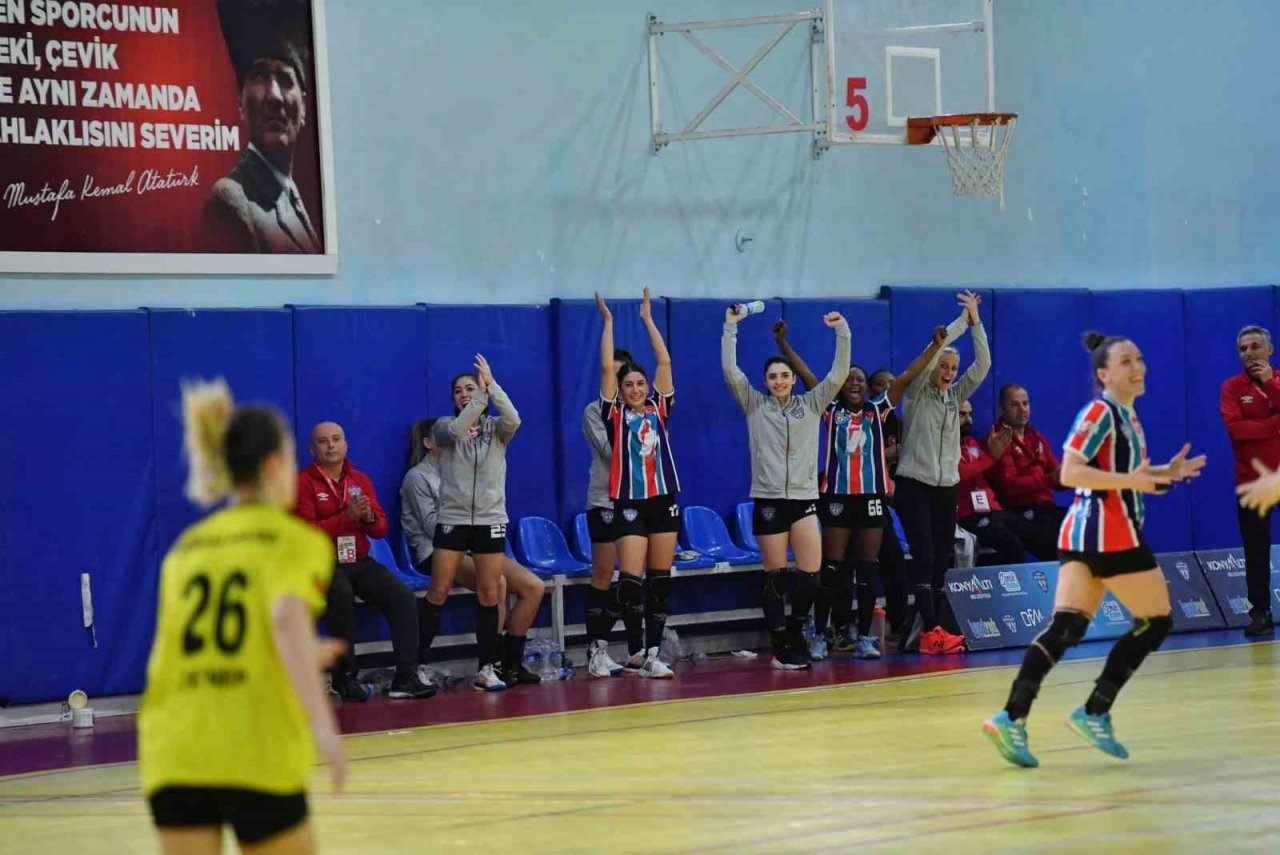 Konyaaltı’nın Mavi Kelebekler’i, Tekirdağı 41-22 mağlup etti