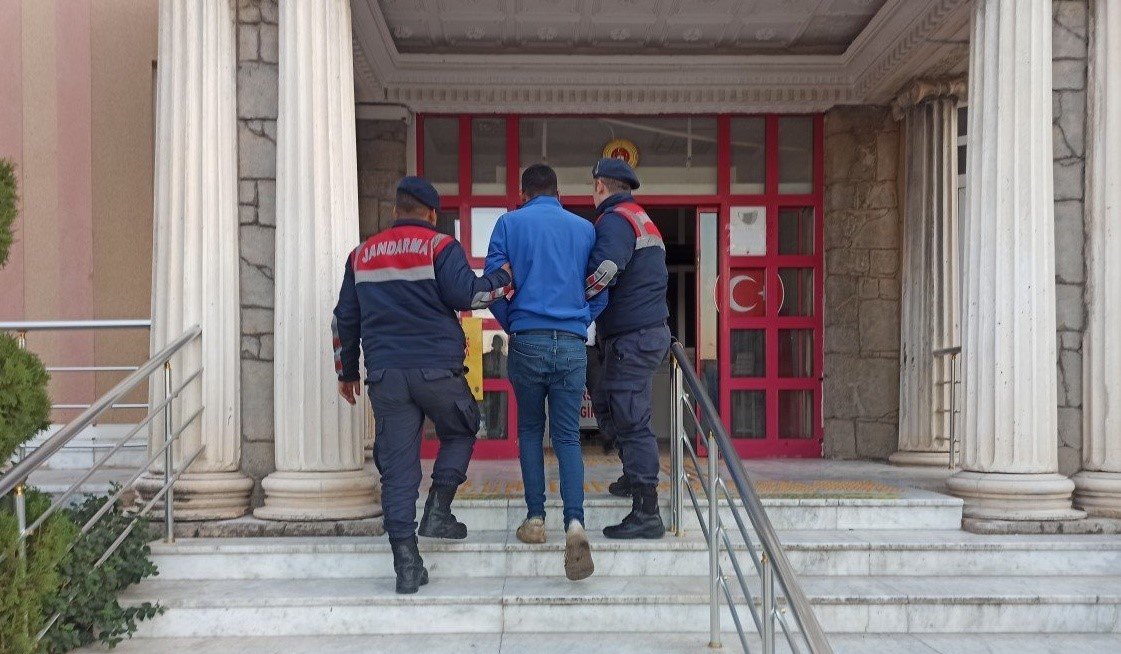 Aydın’da aranan aranan şahıslar jandarmaya takıldı