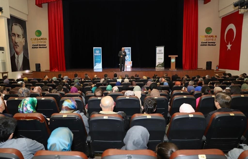 Nurullah Genç’ten "Başarı bedel ister" konferansı