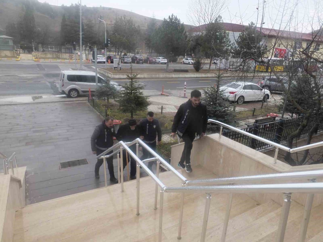 Karısını ve oğlunu öldüren 87 yaşındaki adam adliyeye sevk edildi