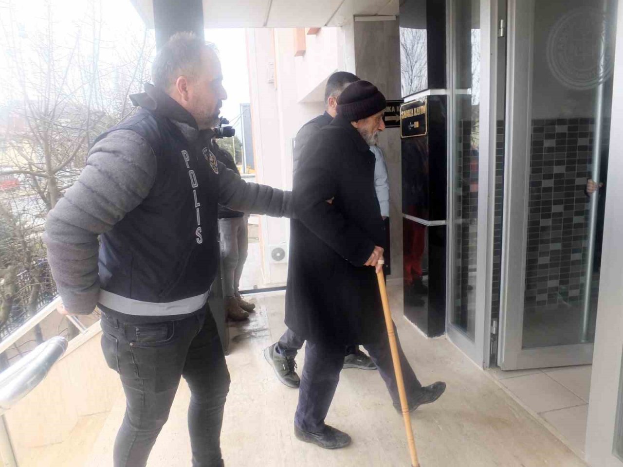 Karısını ve oğlunu öldüren 87 yaşındaki adam adliyeye sevk edildi