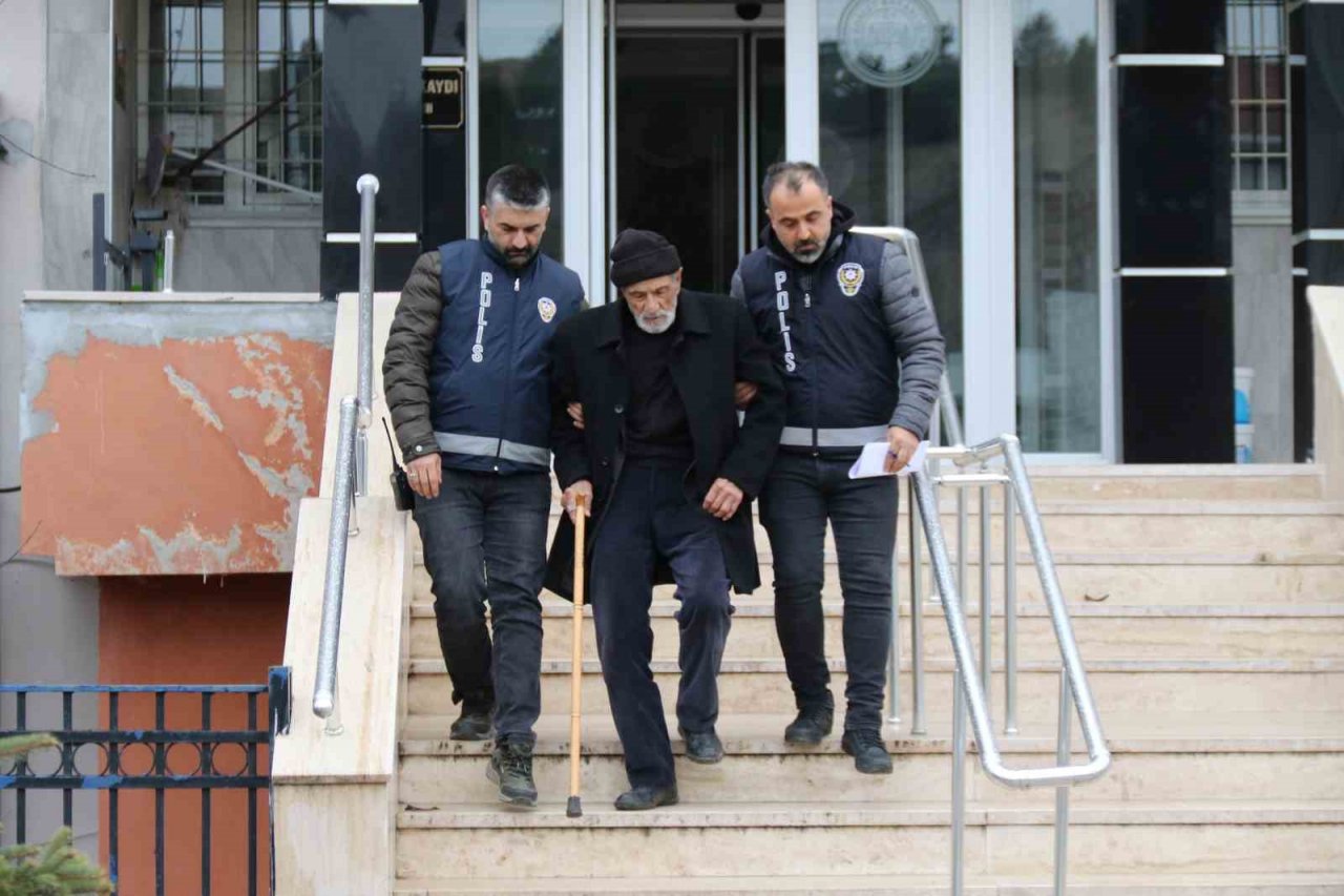 Karısını ve oğlunu öldüren 86 yaşındaki emekli asker tutuklandı