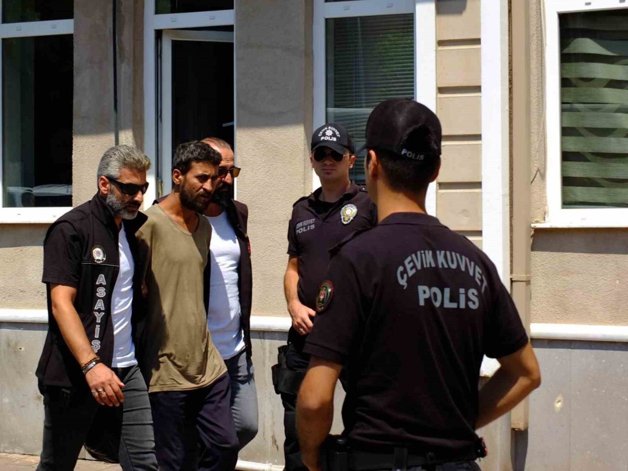 Boşanma aşamasındaki eşini öldürüp, sosyal medyada ’gururlu hissediyor’ yazan sanık için ağırlaştırılmış müebbet hapis cezası istendi