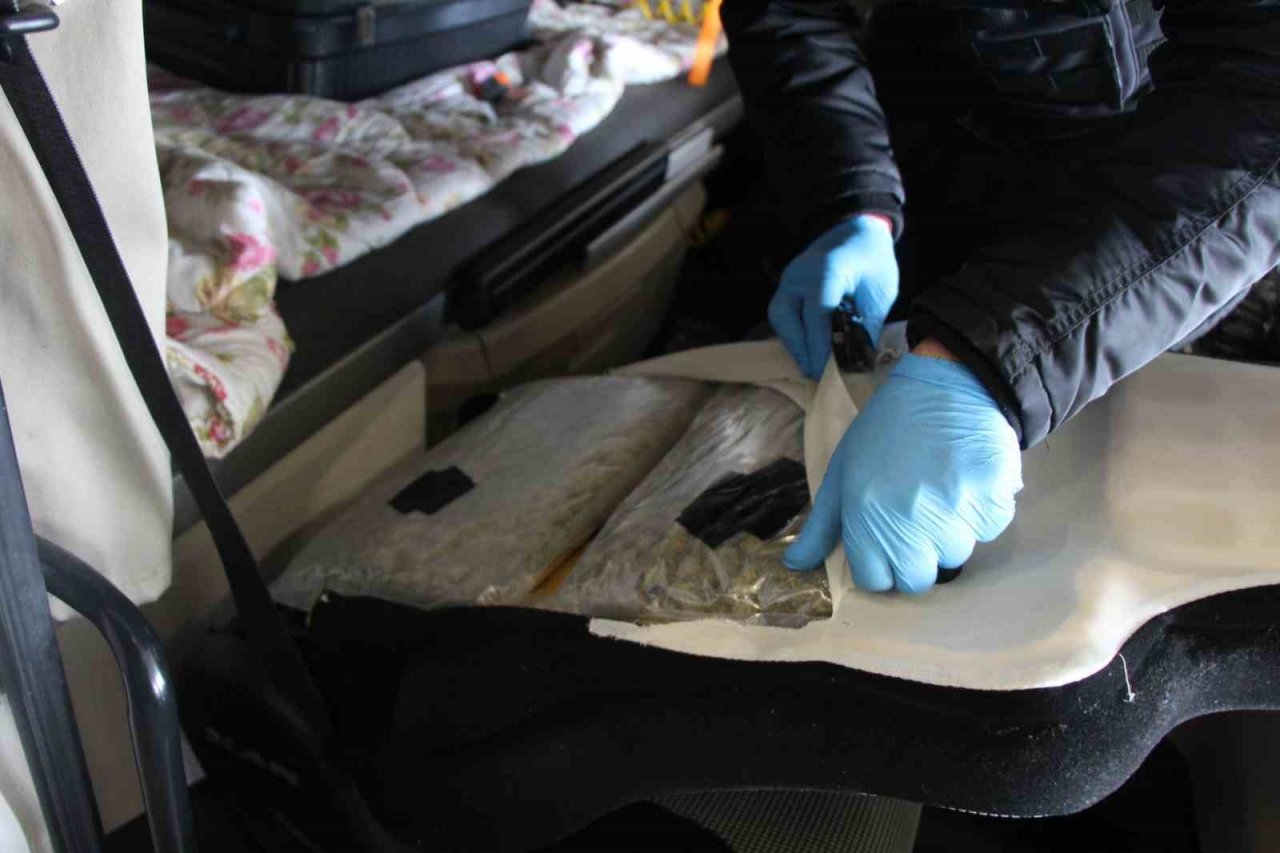 Kapıkule Gümrük Kapısında 11 kilogram esrar ele geçirildi