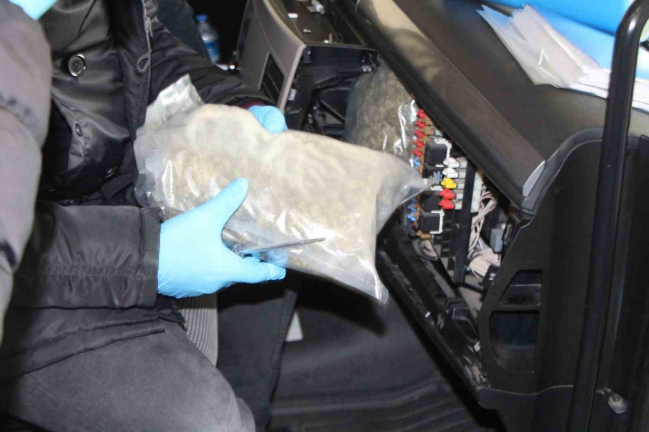 Kapıkule Gümrük Kapısında 11 kilogram esrar ele geçirildi