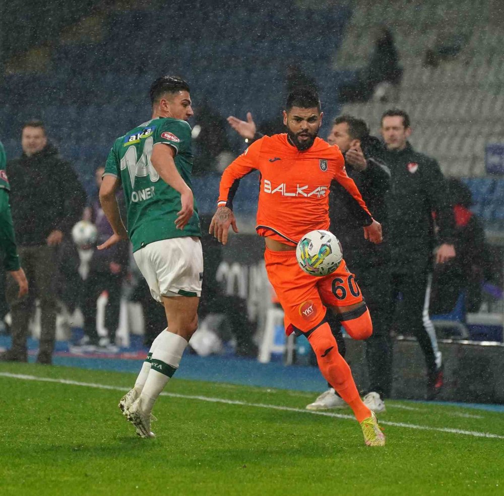 Konyaspor Başakşehir'e de direnemedi! 2-0