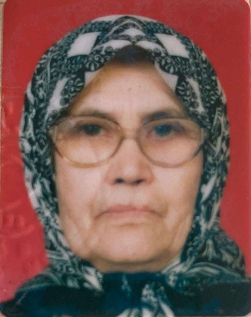 86 yaşındaki emekli askerin öldürdüğü eşi ve oğlu birlikte toprağa verildi