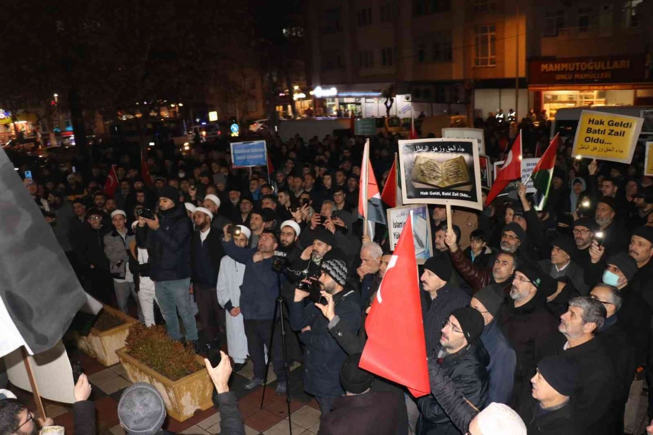 Malatyalılar Kur’an-ı Kerim yakılmasını protesto için yürüdü