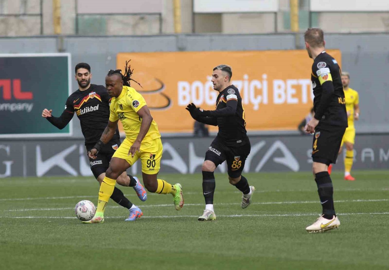 Spor Toto Süper Lig: İstanbulspor: 2 - Kayserispor: 4 (Maç sonucu)