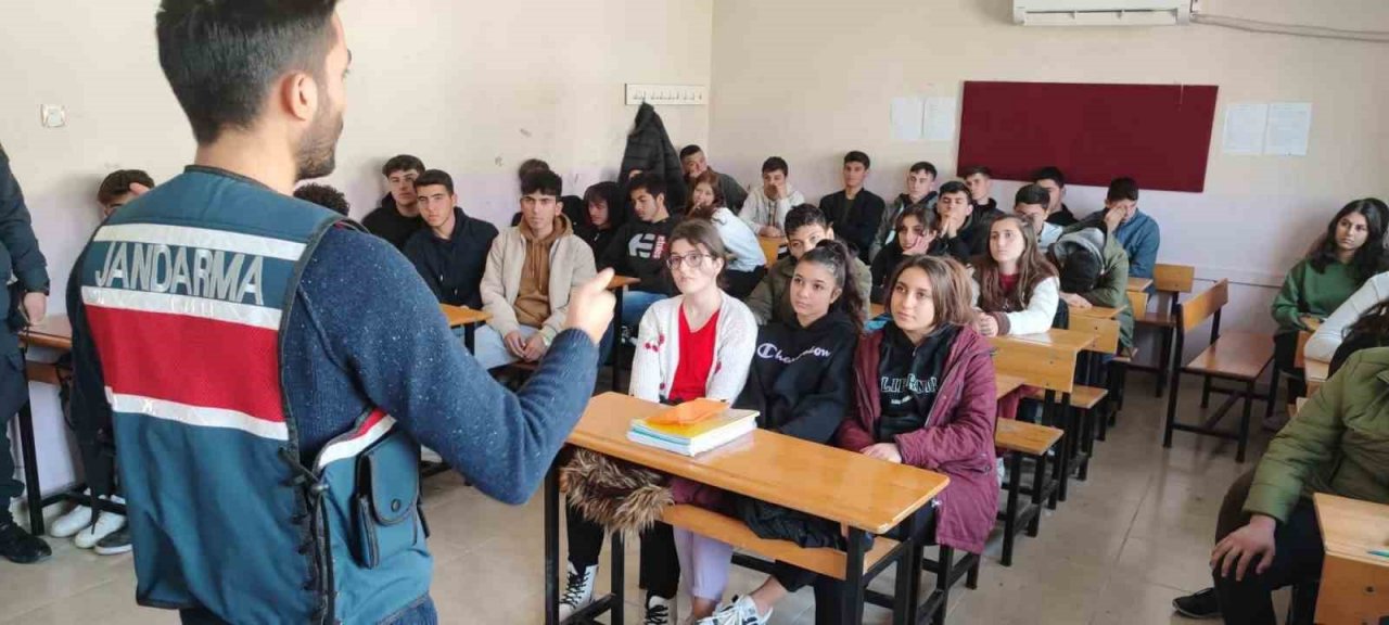 Jandarma ekipleri seminerlerle vatandaşları bilgilendirdi