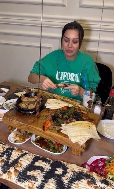 Adanalı kebapçı, özel sunumlarıyla misafirlerini ağırlıyor