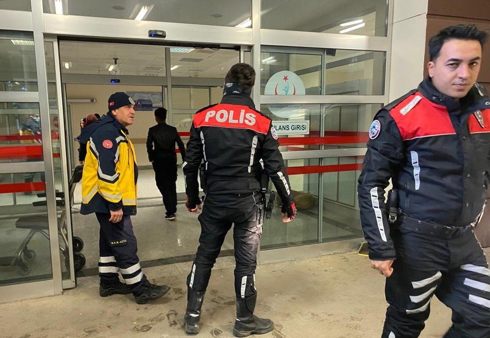 Kendine zarar veren şahıs hastaneye kaldırıldı