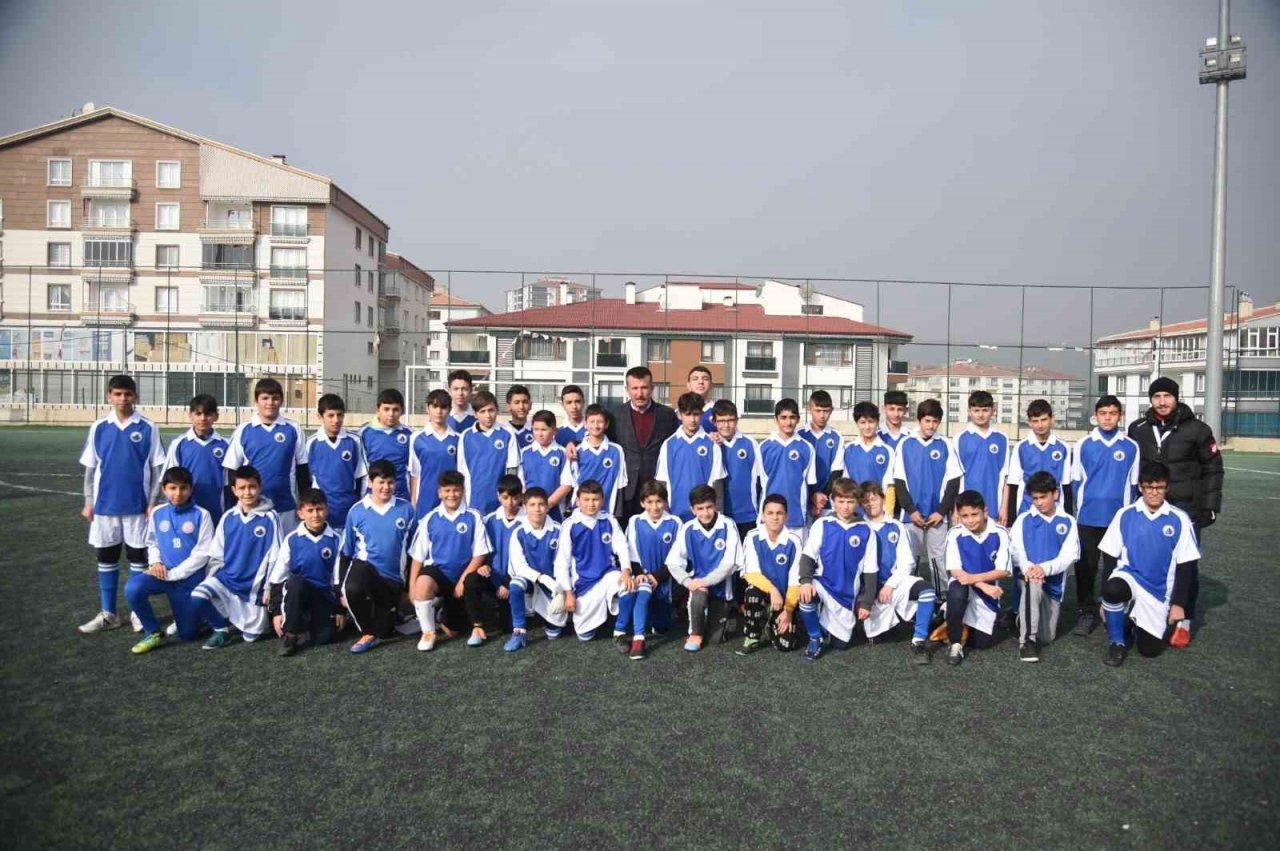 Altındağ Belediyesi ücretsiz futbol kurslarıyla futbolcu yetiştiriyor