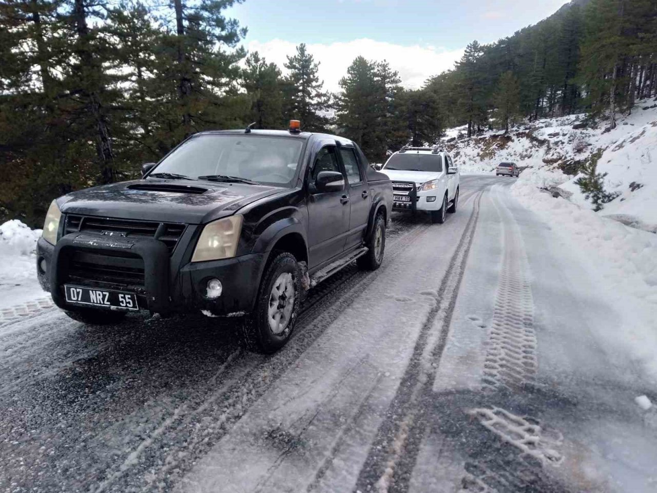 Büyükşehir ekiplerinden karla mücadele