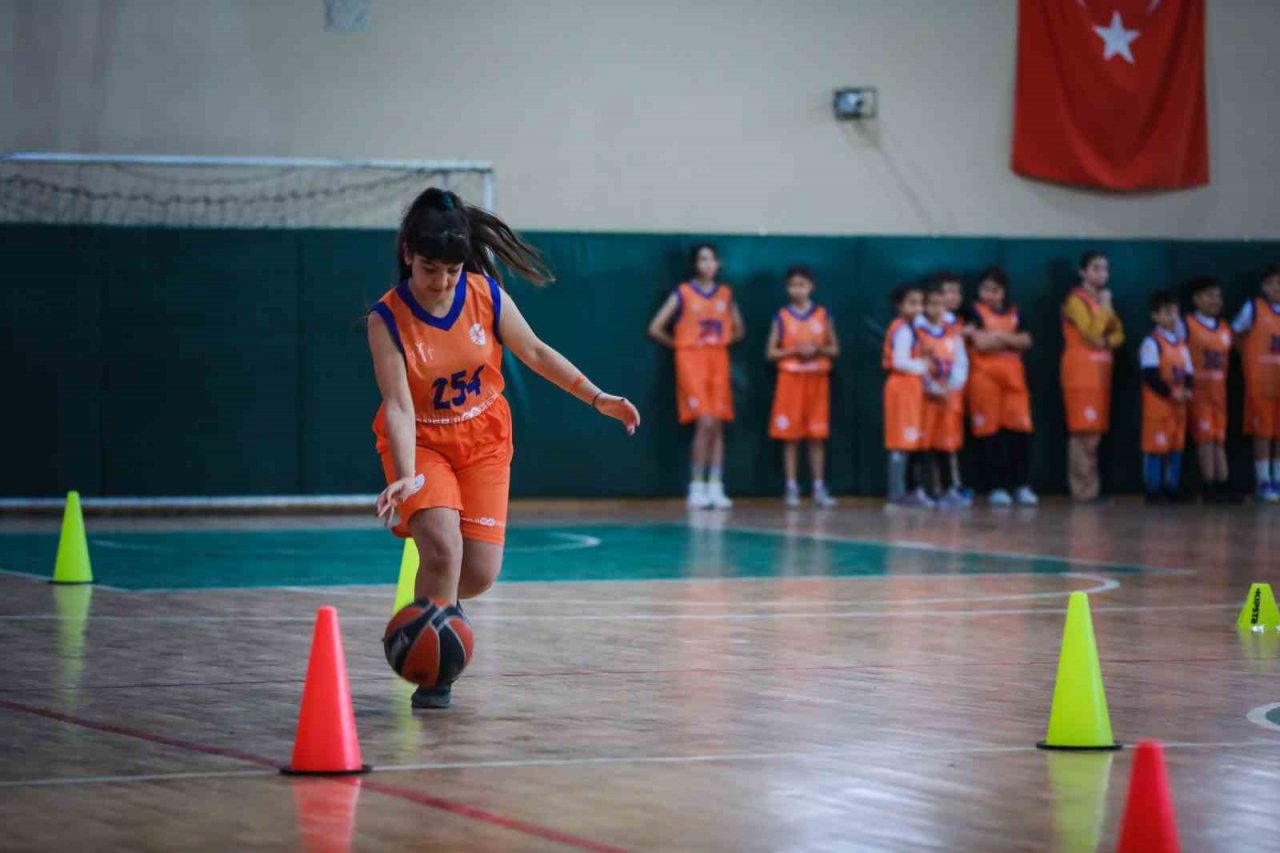 Sinan Güler çocuklarla bir araya geldi