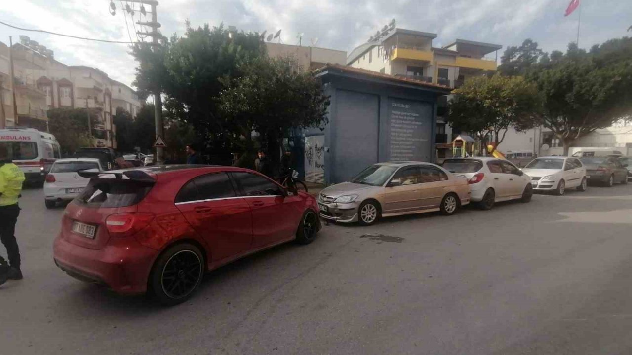 Arka arkaya yaşanan kazalarda motokuryeler kask sayesinde ölümden döndü