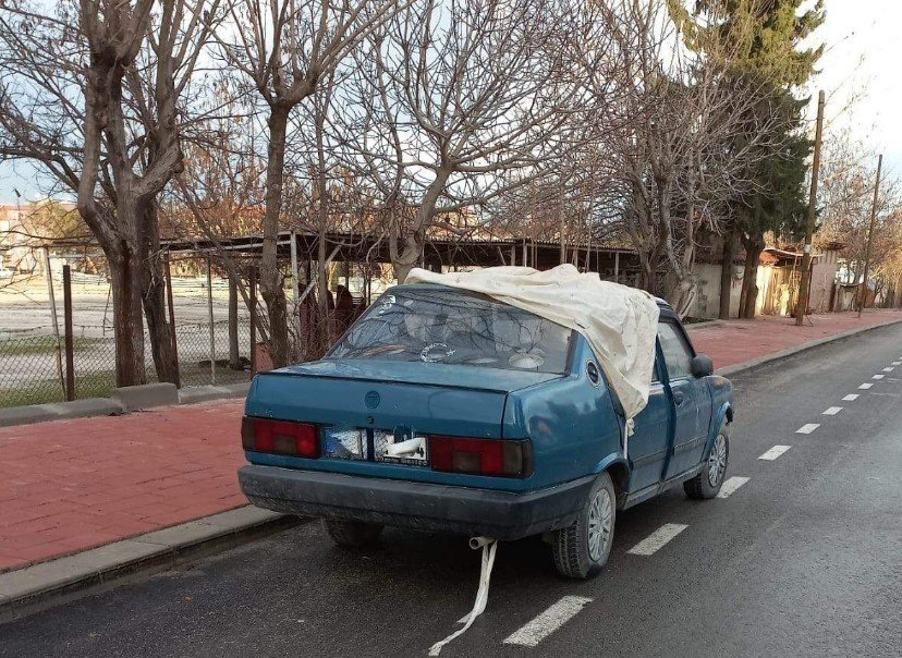 Çaldıkları bir tır dolusu fayansla yakalandılar