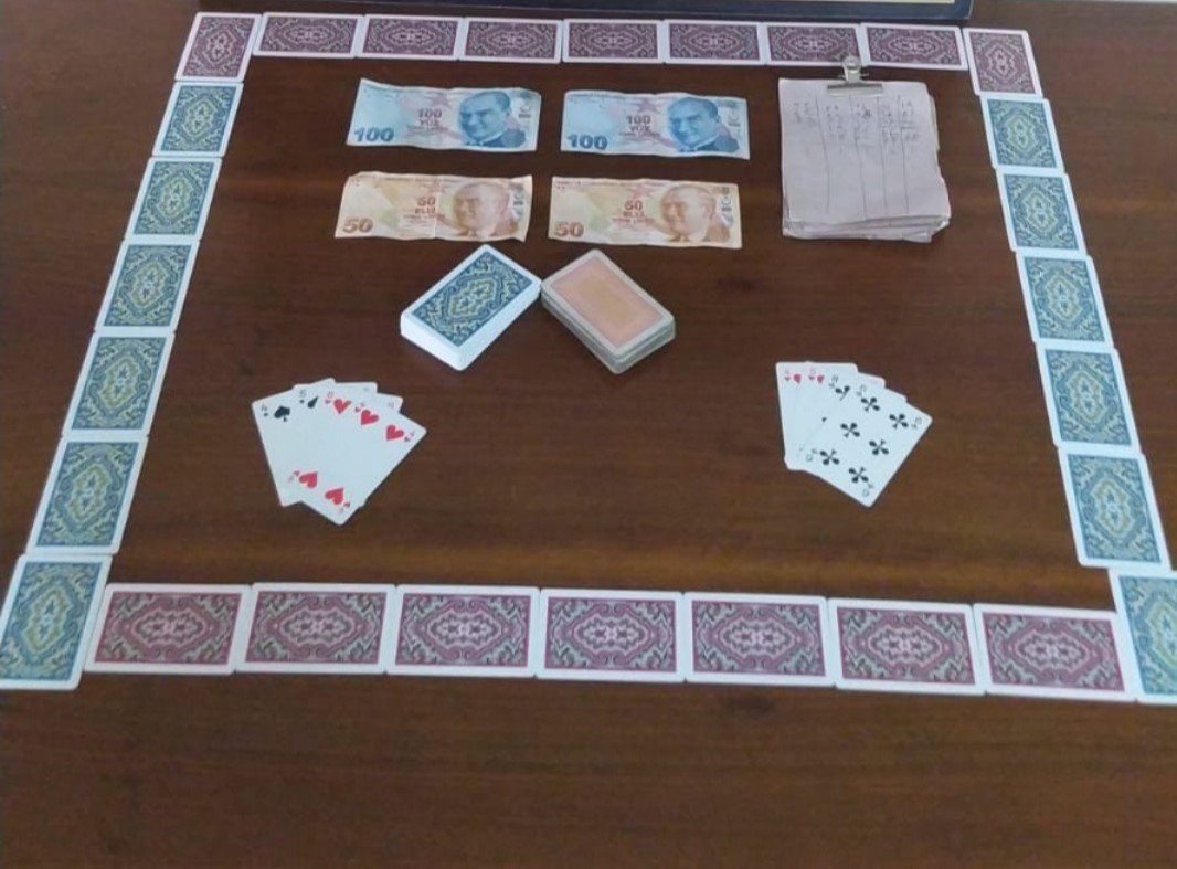 Çaldıkları bir tır dolusu fayansla yakalandılar