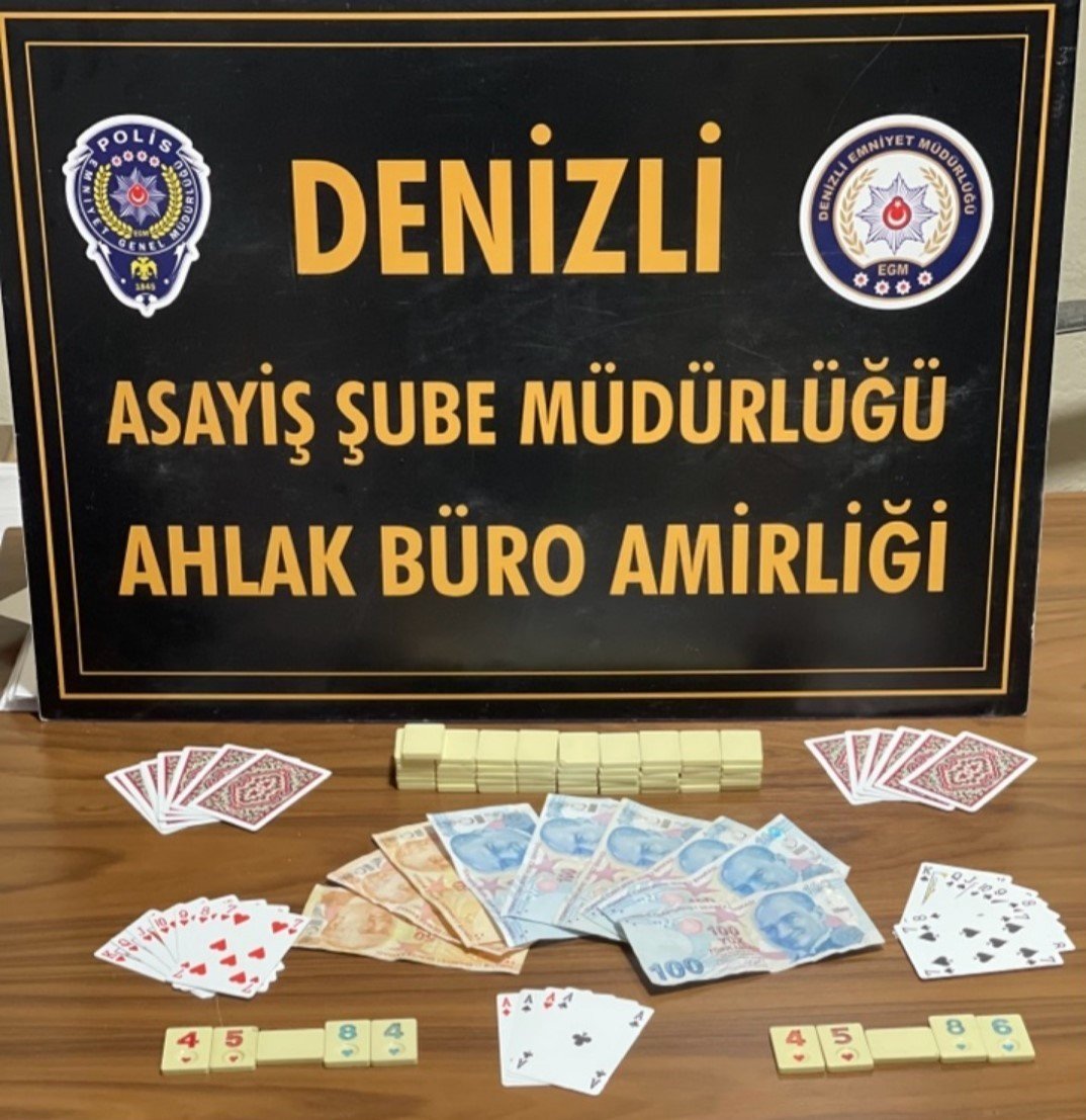 Çaldıkları bir tır dolusu fayansla yakalandılar